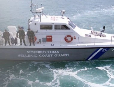 Συνέλαβαν για κλοπή τον κυβερνήτη σκάφους που έσωσαν